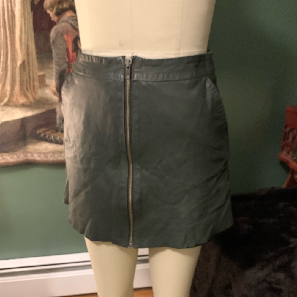 Muubaa Lamb Leather Emerald Green Zip Up Mini Skirt w/Pockets Worn Condition
